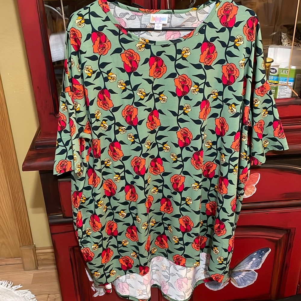 LulaRoe short sleeve top size large
